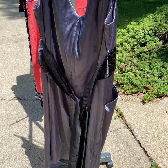 Onyx gray lined dress with pockets and black sash - Picture 4 of 4